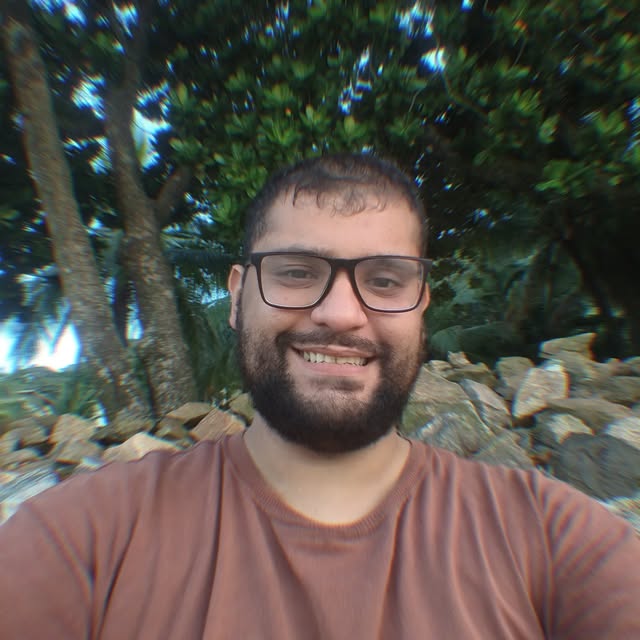 LeaoMC em um retrato sorrindo